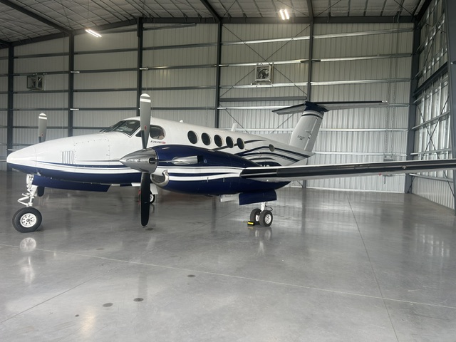 King Air B200 front left view
